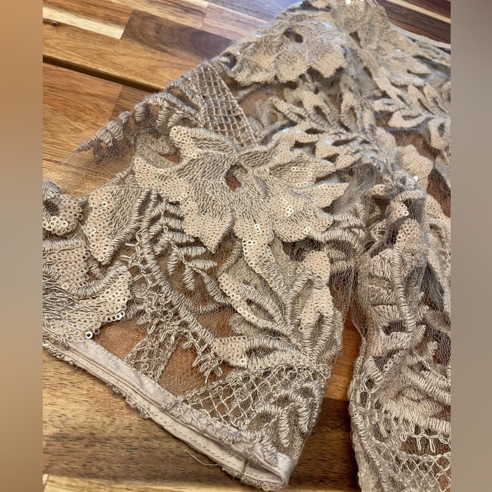 Beautiful detail & sparkle Blouse! - Picture 7 of 8
